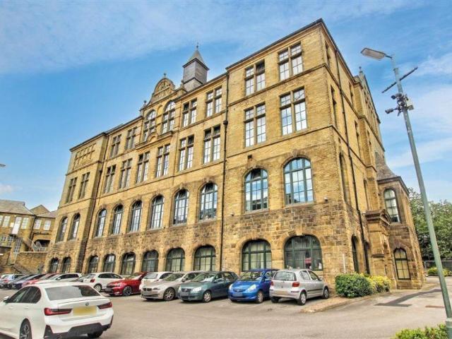 3 bedroom flat for sale