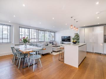 3 bedroom flat for sale