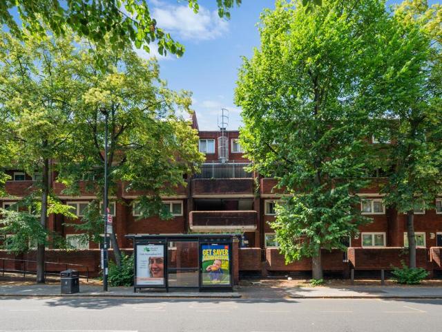 3 bedroom flat for sale