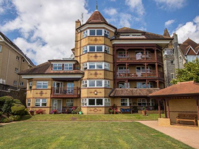 3 bedroom flat for sale