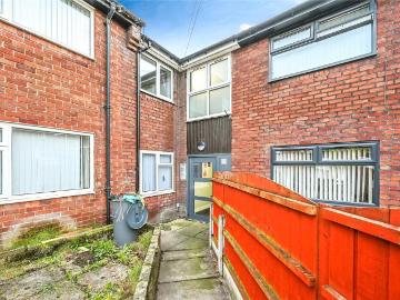 3 bedroom flat for sale