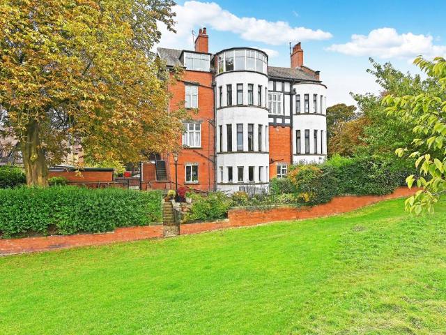 3 bedroom flat for sale
