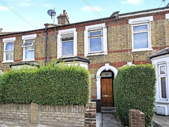 3 bedroom flat for sale