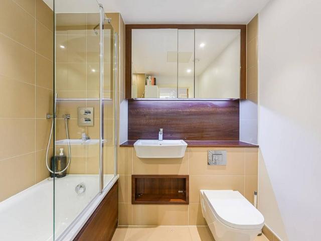 3 bedroom flat for sale