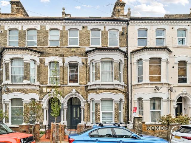 3 bedroom flat for sale
