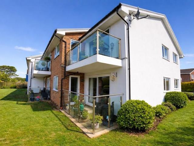 3 bedroom flat for sale
