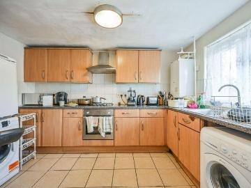 3 bedroom flat for sale