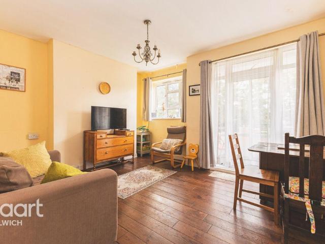 3 bedroom flat for sale