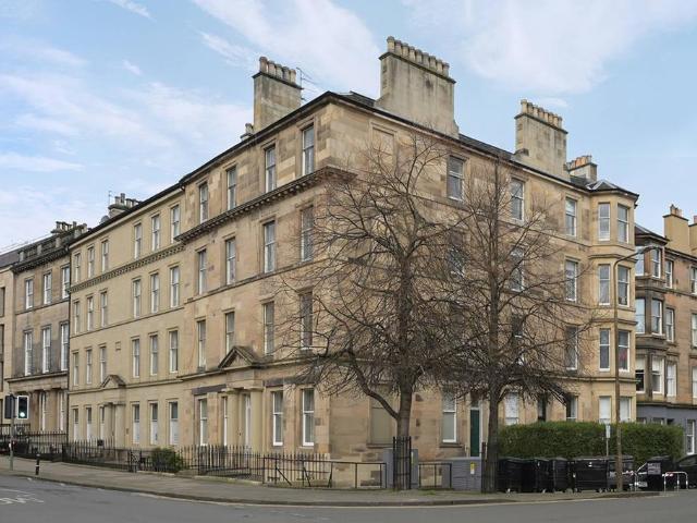 3 bedroom flat for sale