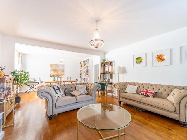 3 bedroom flat for sale
