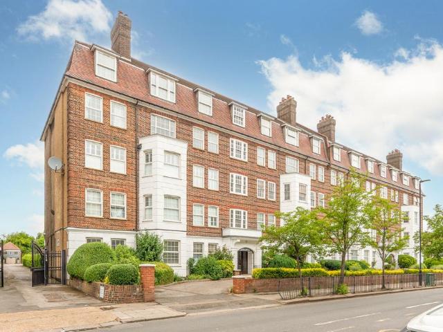 3 bedroom flat for sale