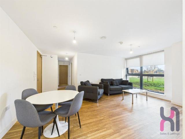 3 bedroom flat for sale
