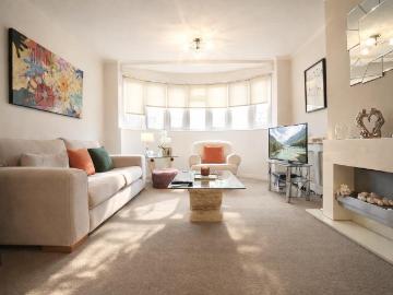 3 bedroom flat for sale