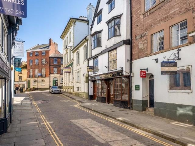 3 bedroom flat for sale