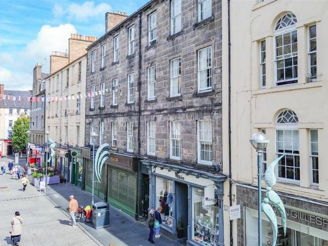 3 bedroom flat for sale