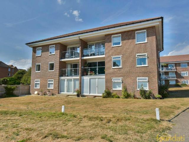 3 bedroom flat for sale