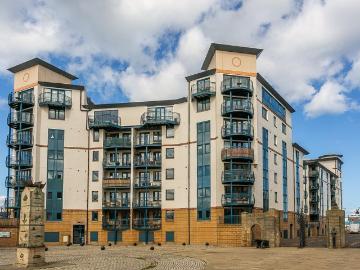 Leith, Edinburgh, Shetland - Balcony, Equipped kitchen