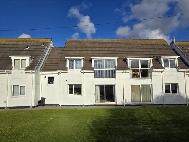 3 bedroom flat for sale