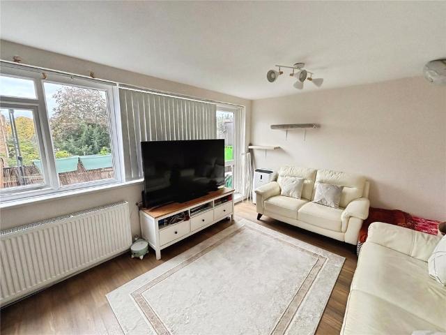 3 bedroom flat for sale