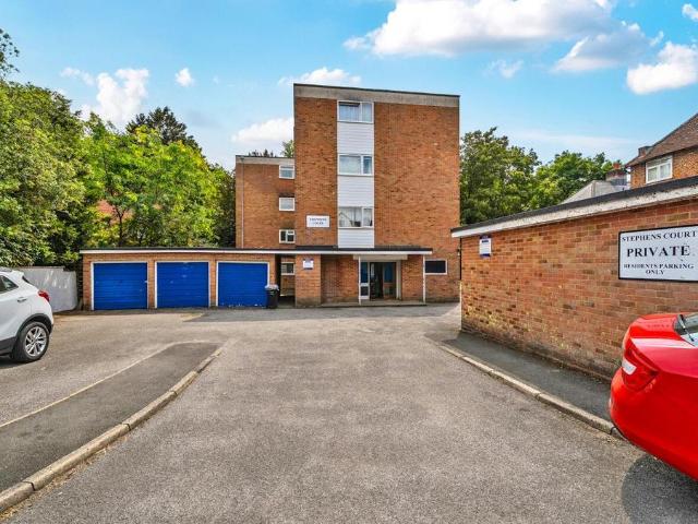 3 bedroom flat for sale