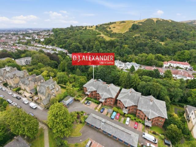 3 bedroom flat for sale