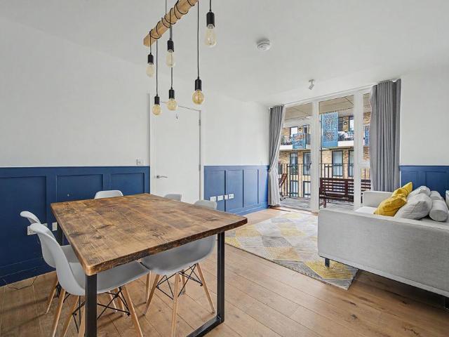 3 bedroom flat for sale