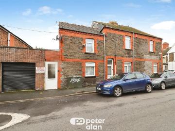 3 bedroom flat for sale