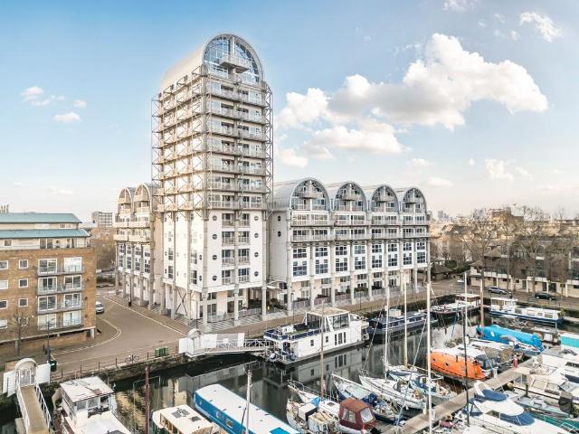 3 bedroom flat for sale