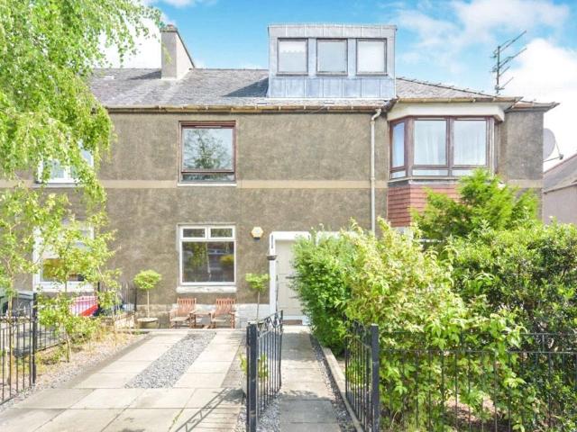 3 bedroom flat for sale