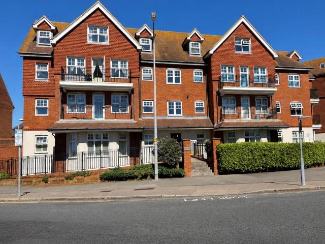 3 bedroom flat for sale