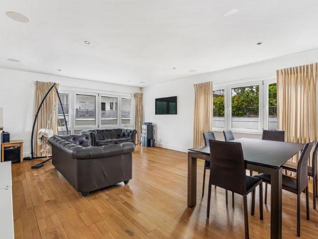 3 bedroom flat for sale