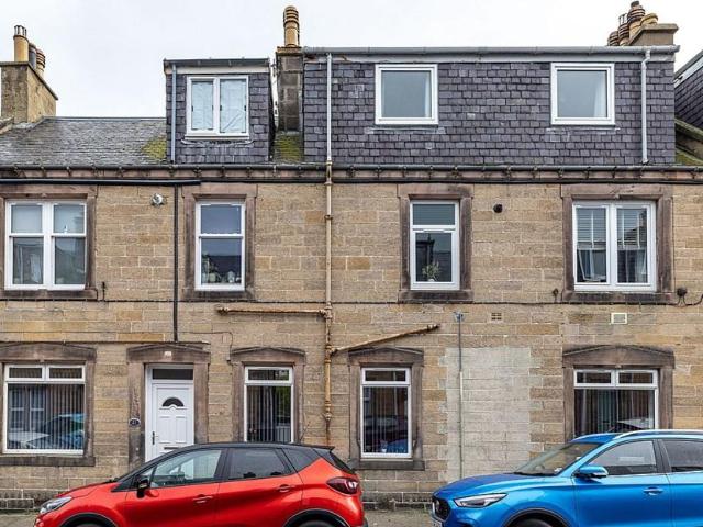 3 bedroom flat for sale
