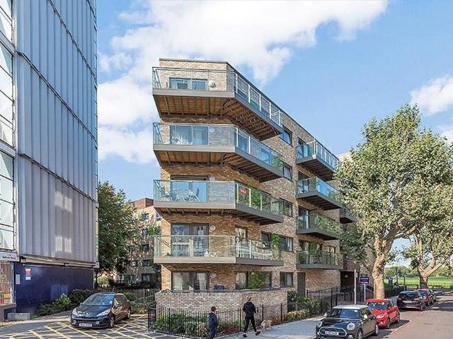 3 bedroom flat for sale