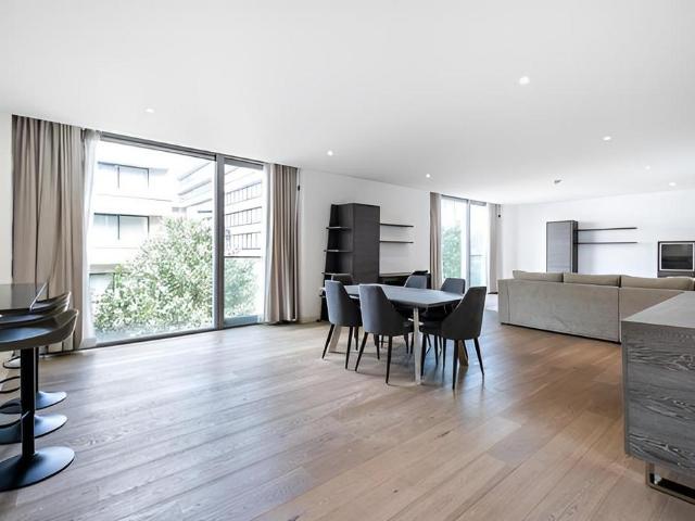 3 bedroom flat for sale