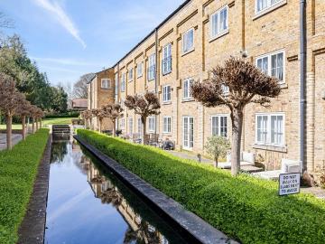 3 bedroom flat for sale