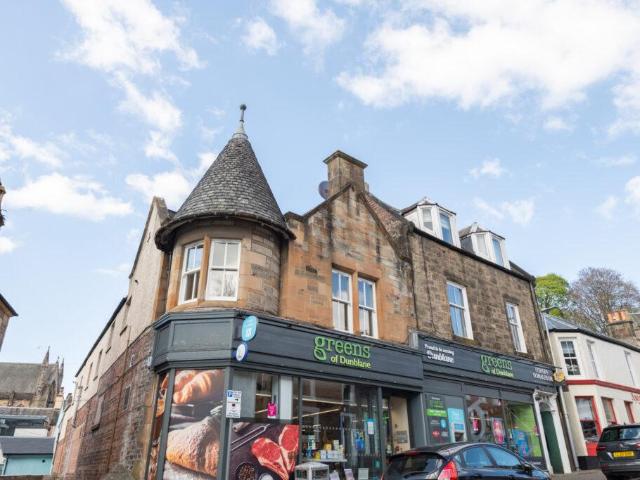 3 bedroom flat for sale