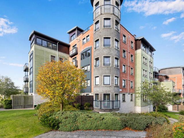 3 bedroom flat for sale