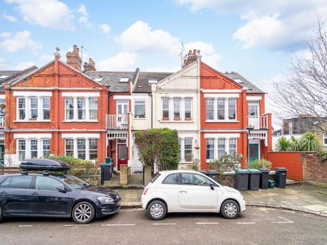 3 bedroom flat for sale