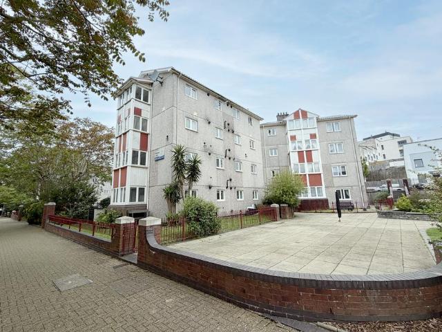 3 bedroom flat for sale