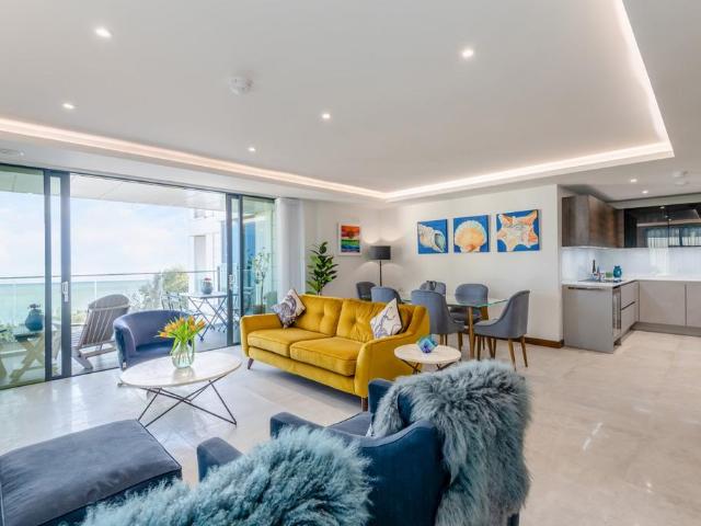 3 bedroom flat for sale