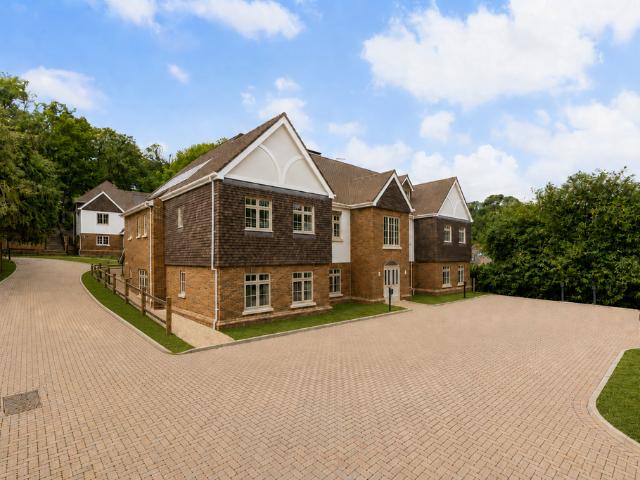 3 bedroom flat for sale