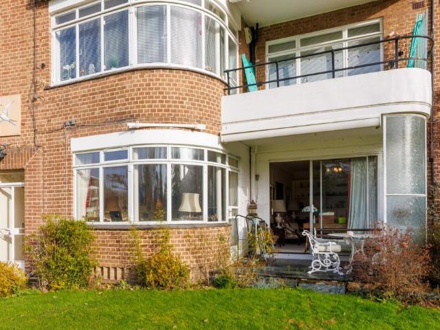 2 bedroom flat for sale