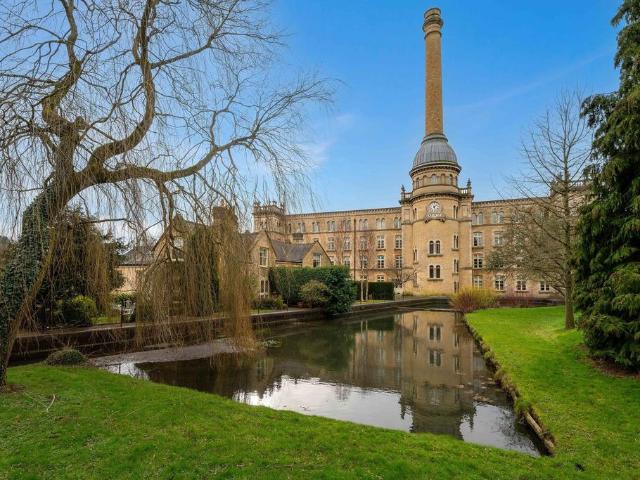 3 bedroom flat for sale