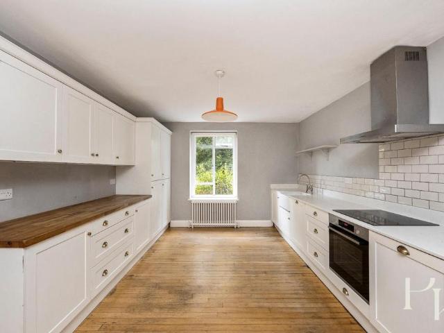 3 bedroom flat for sale