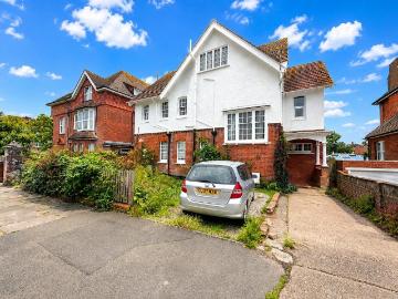 3 bedroom flat for sale