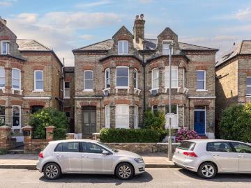 3 bedroom flat for sale