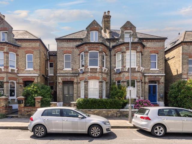 3 bedroom flat for sale