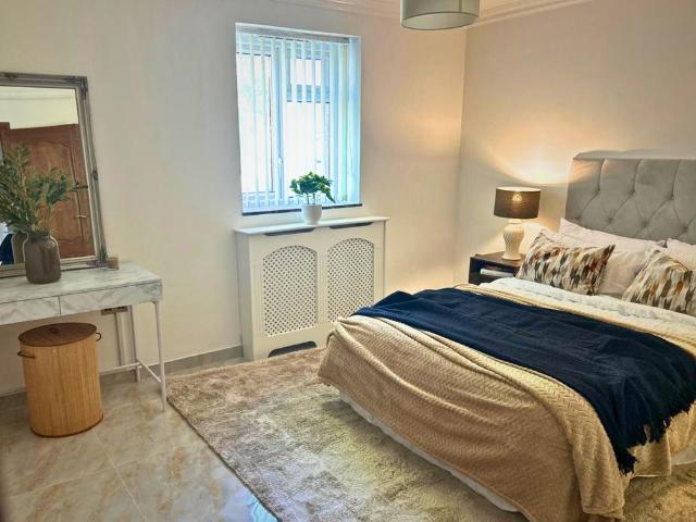 3 bedroom flat for sale