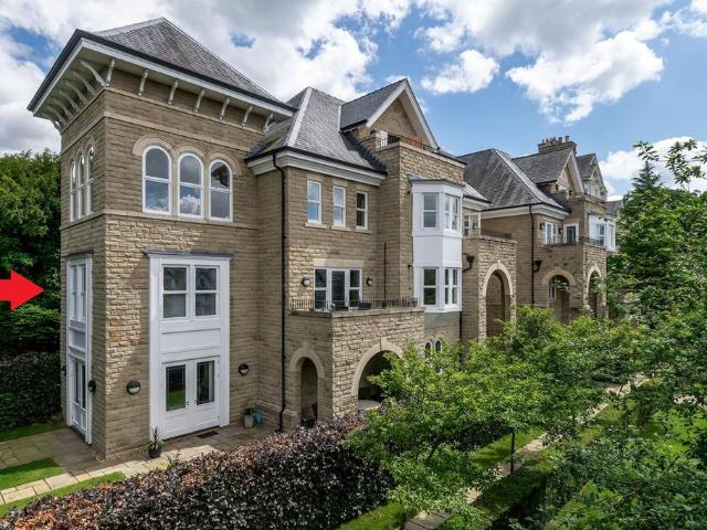 3 bedroom flat for sale
