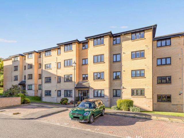 3 bedroom flat for sale